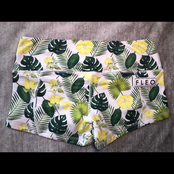 Fleo Pants - Palm Leaf Fleo Shorts: Contour Low Rise 🌿🌴